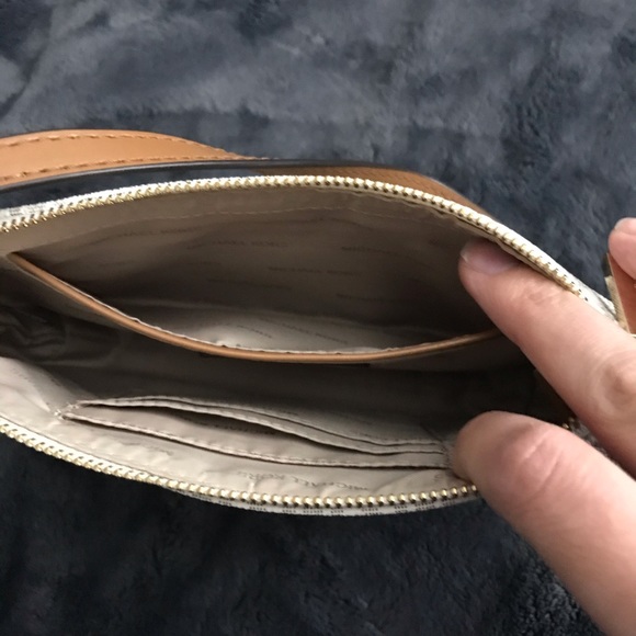 Micheal Kors Handbag - Picture 3 of 3